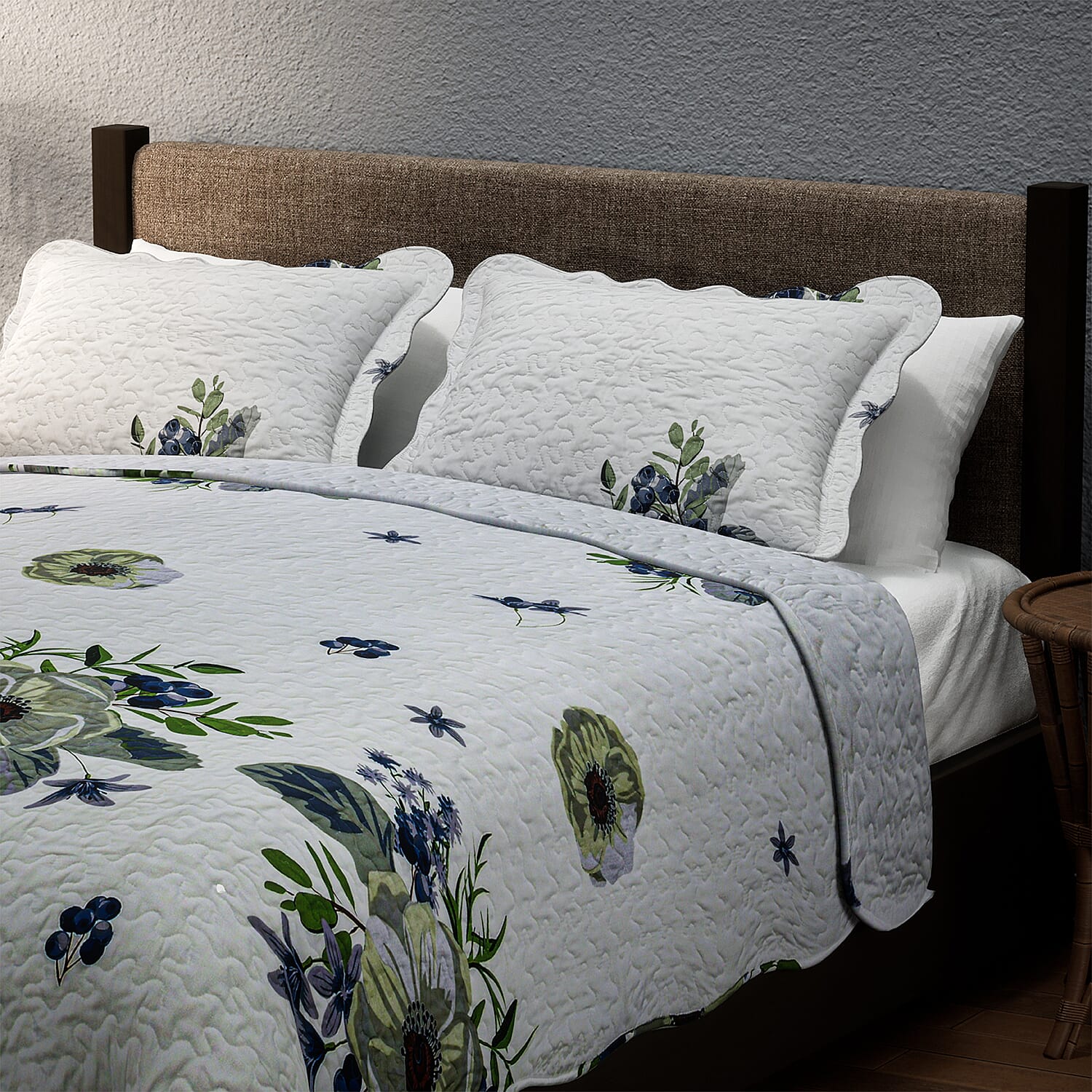 Flowers in Bloom- Summer Quilt with 2 Pillowcases (King Size) - White and Green