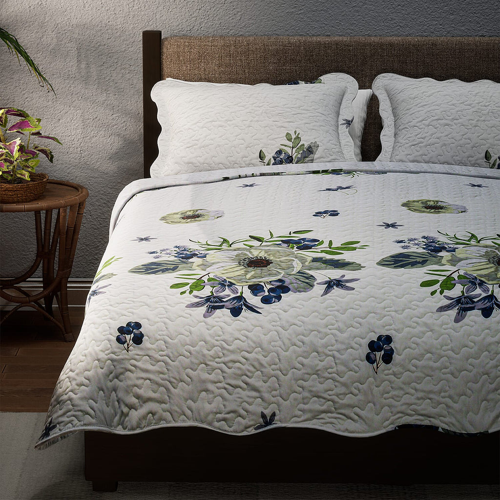 Flowers in Bloom- Summer Quilt with 2 Pillowcases (King Size) - White and Green