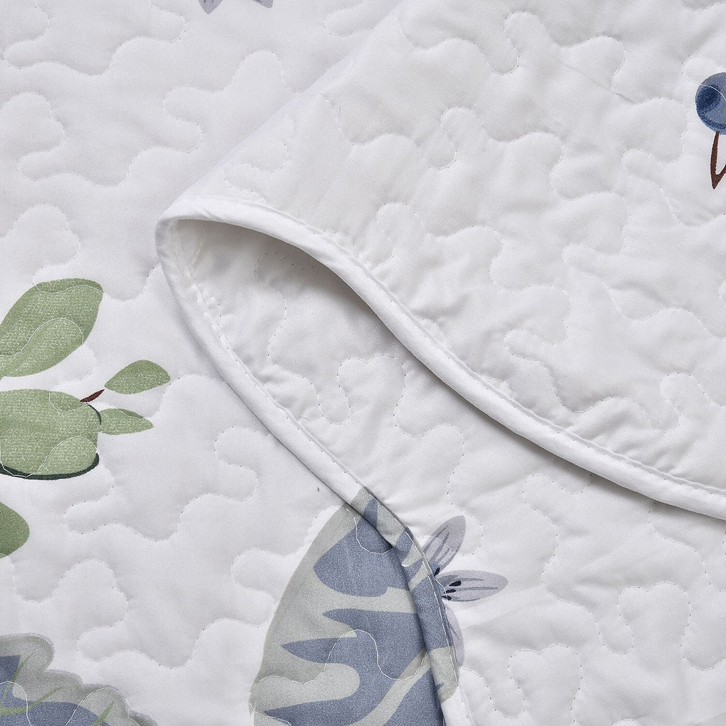 Flowers in Bloom- Summer Quilt with 2 Pillowcases (King Size) - White and Green