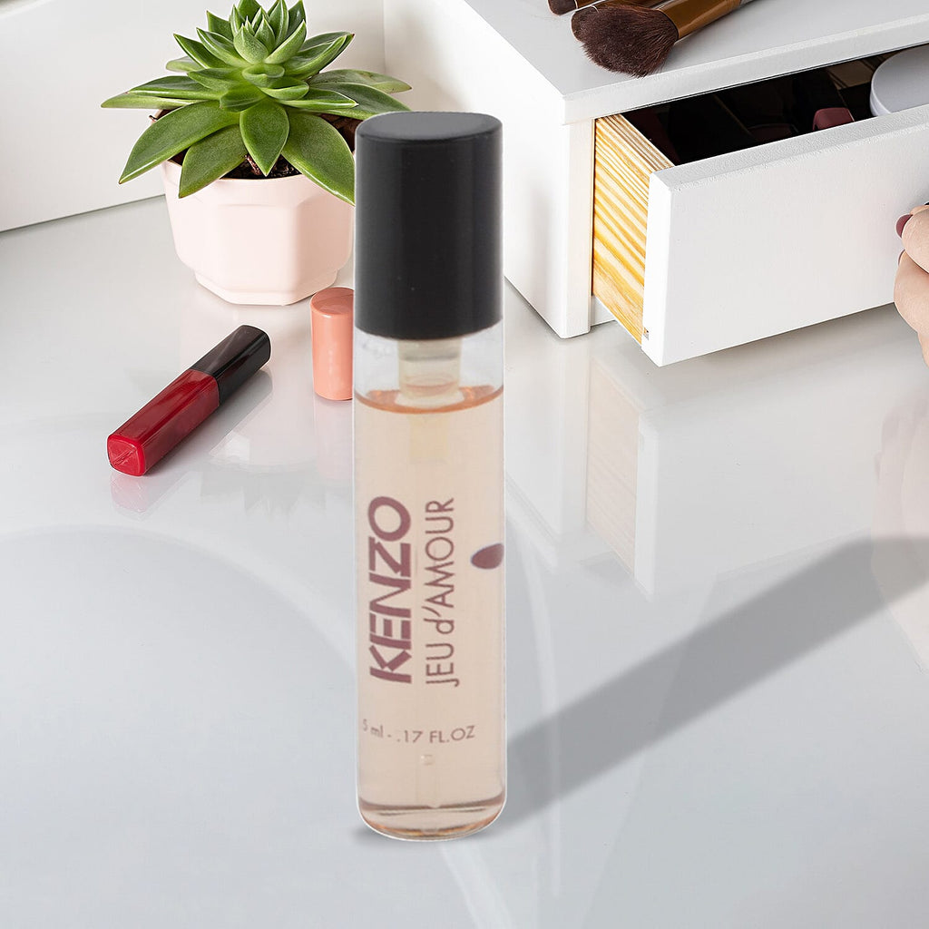 Reload Mini Perfume Spray White (Incl. Kenzo Jeau DAmour - 5ml & Zig Zag Skin)