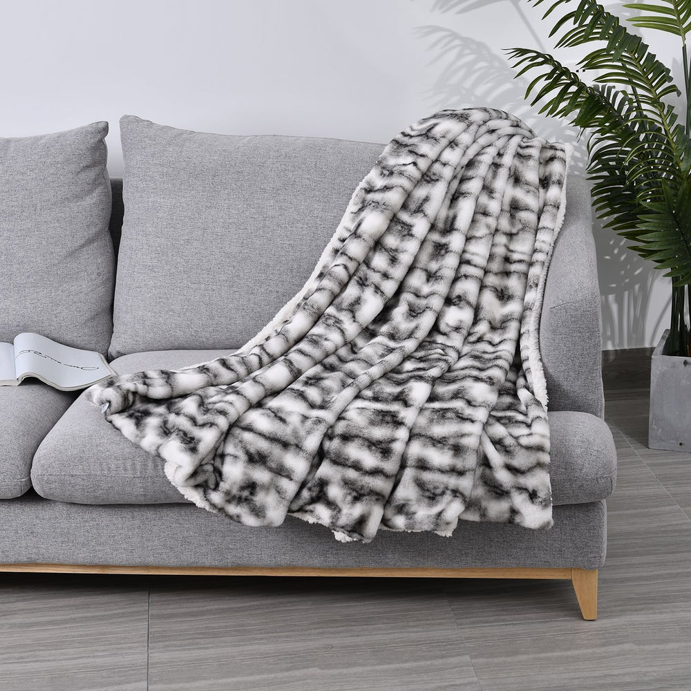Super Soft Faux Chinchilla Fur Double Layer Blanket with Sherpa Lining (Size 200x150 cm) - White_7133372