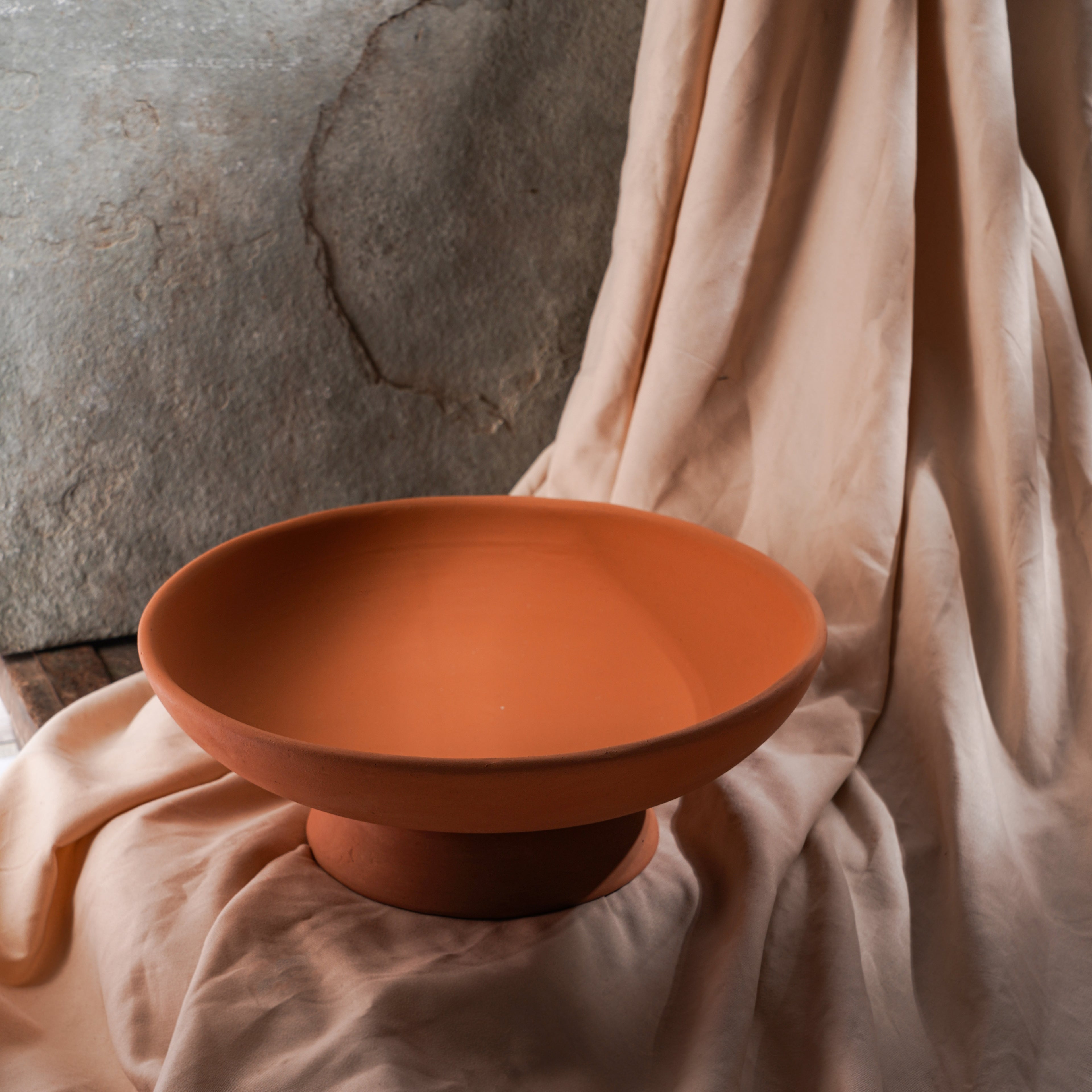 Handmade Terracotta Bowl With Stand (Size 25x10 Cm)_7597748_1