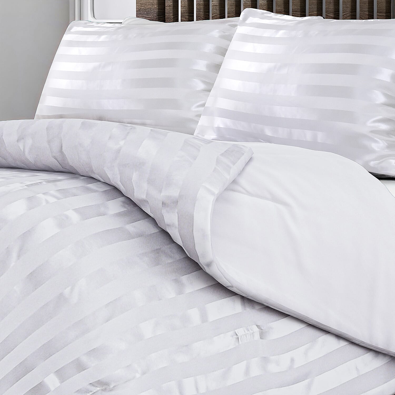 Polyester Patterned Comforter and Duvet (Size 200x1 cm) - White & White