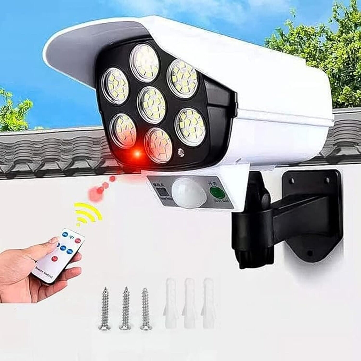 Hofftech Dummy Camera with solar sensor led lamp - Ip44 Waterproof, 200 Lumen.
