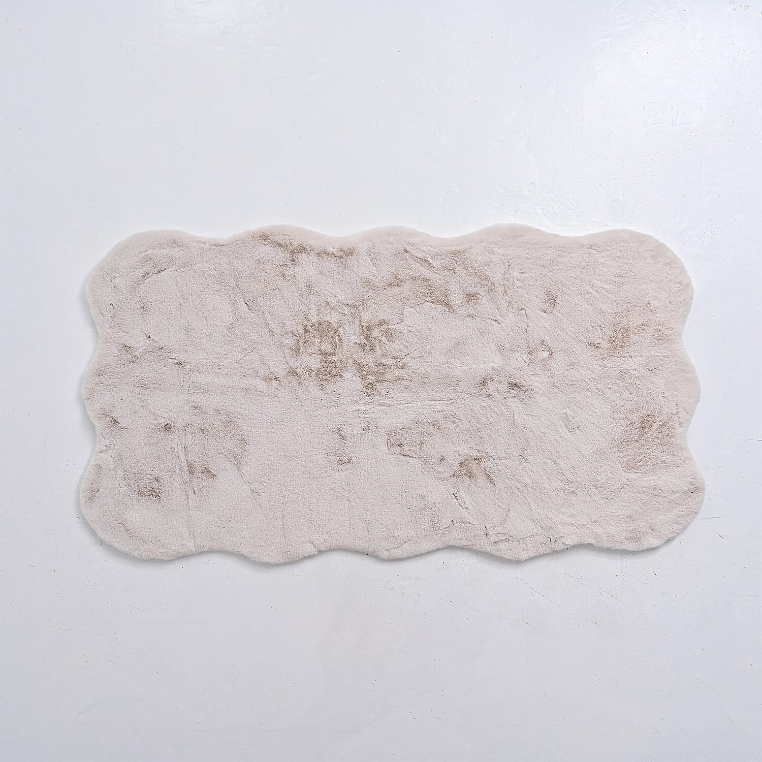 BLACK FRIDAY DEAL - SIGNATURE LUXE SUPERSOFT Long Faux Fur Rug with Foam Base (180 x 100 cm) - Ivory