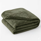 THE EPITOME OF LUXURY - Super Luxurious 550 GSM Fluffy and Cozy Large Blanket (200 x 150 cm) - Forest Green