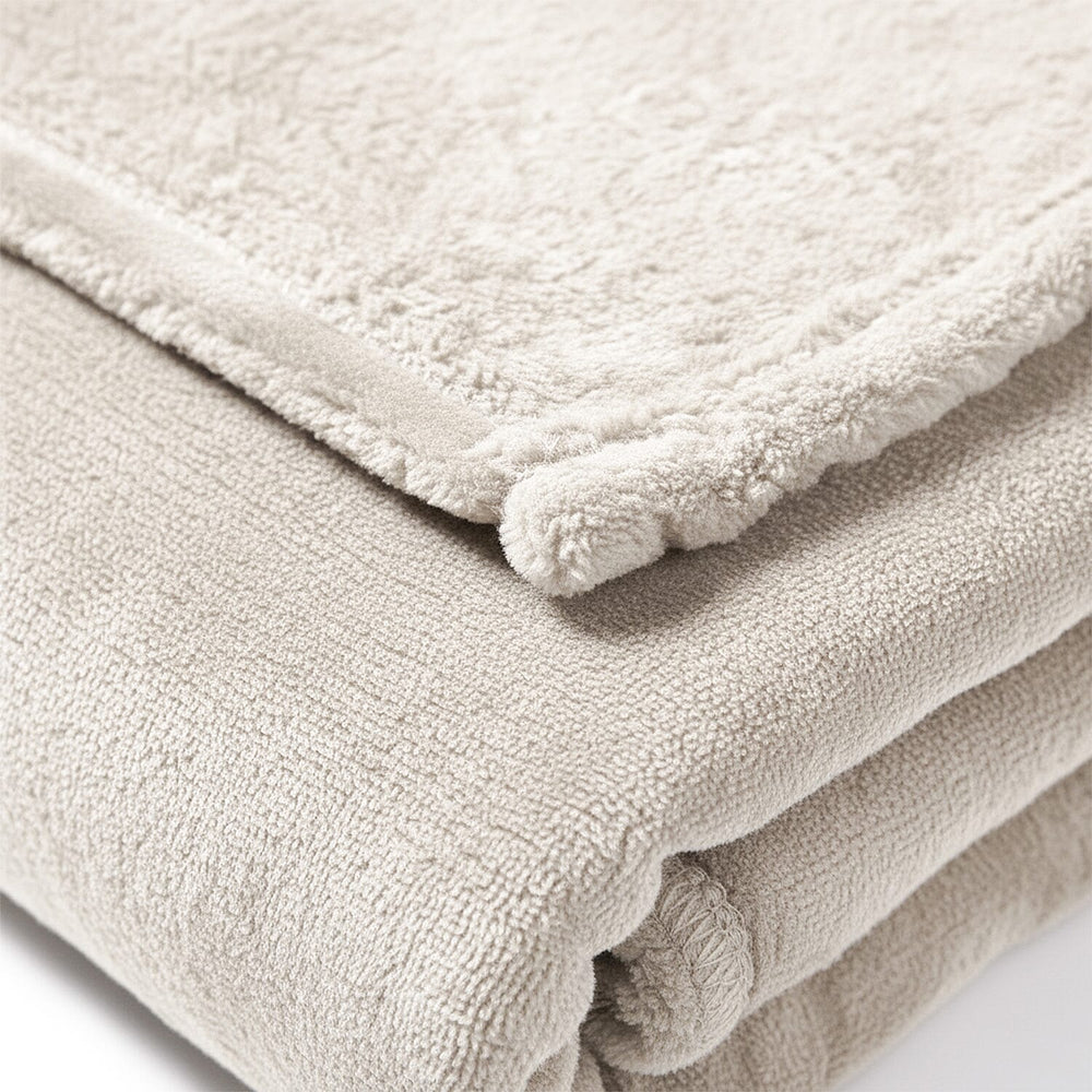 BIG CLOSEOUT OFFER - Ultra Luxurious Soft Velvet Touch Throw (Size 150 x 200 Cm) - Cream