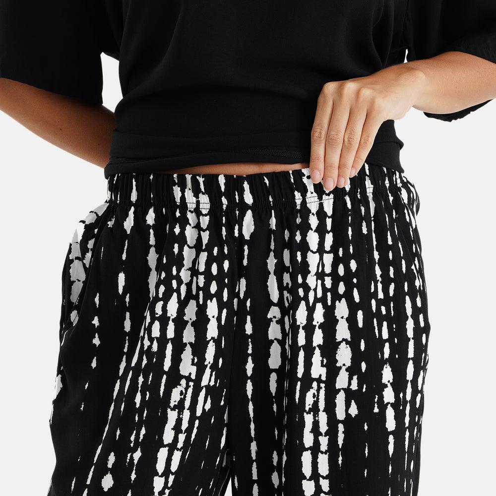 & Maisi Set of 2 - Short-sleeve Lightweight Solid Top & Printed Relax-Fit Trousers (Size L, 16-18) - Black & White_8531748