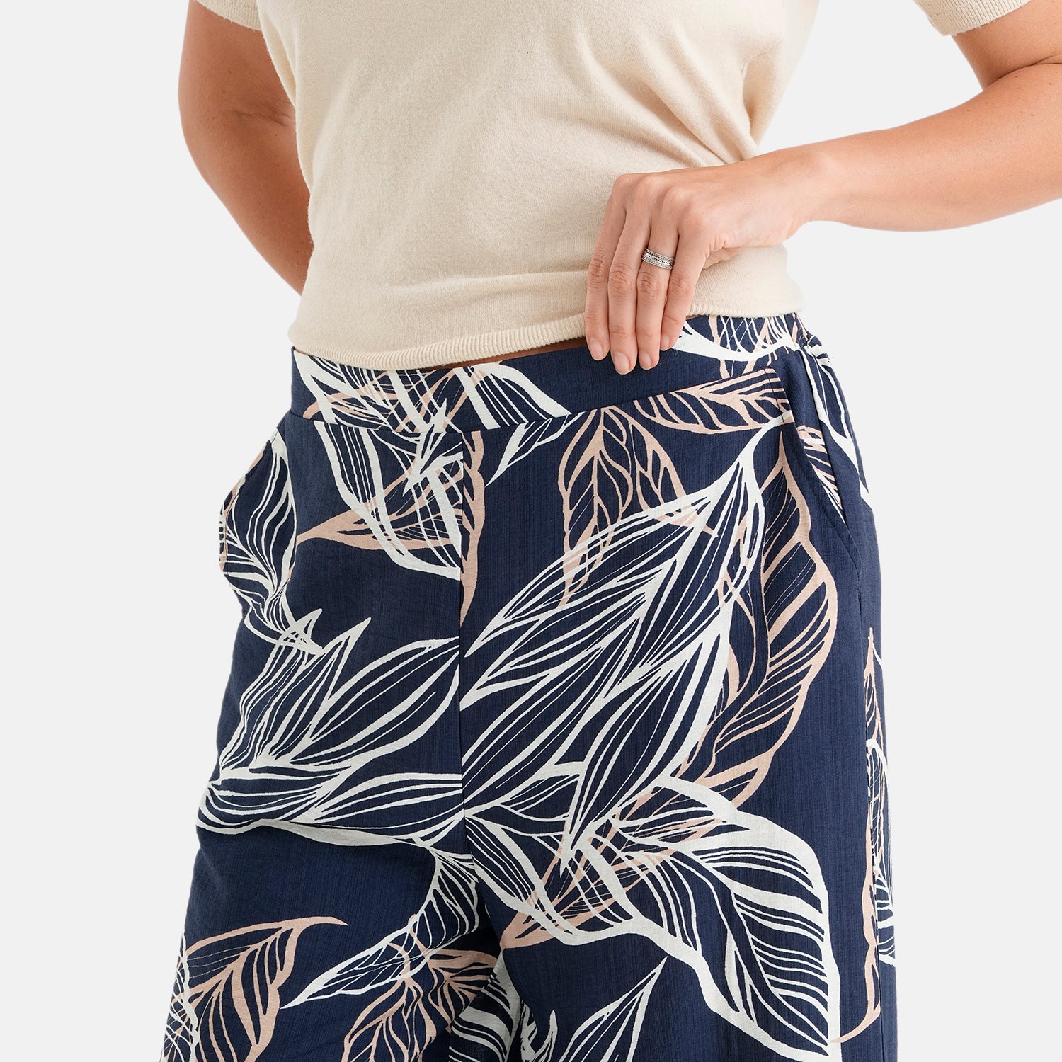 & Maisi Viscose Wide Leg Printed Trousers (Size S, Fit 8 To 10) - Navy Blue & Cream_8589599_5