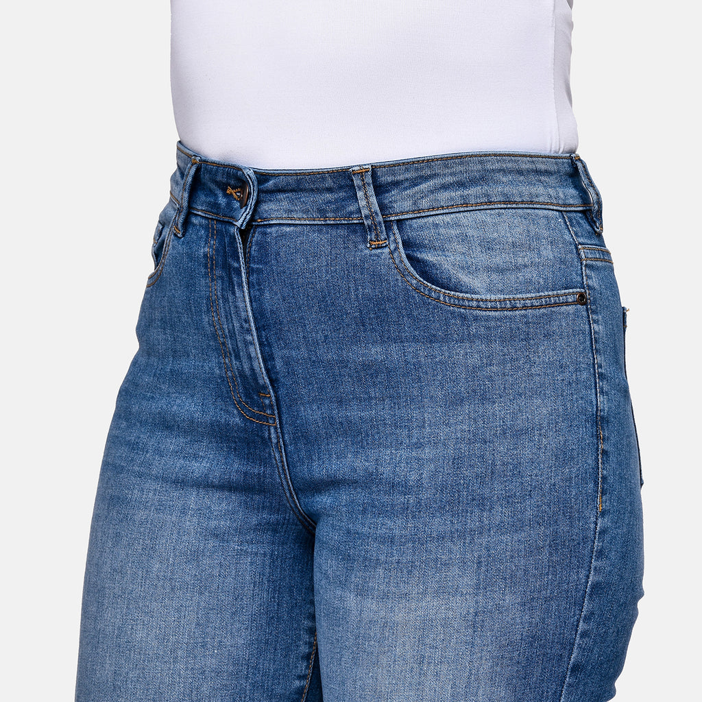 TAMSY - Angelina Relaxed Stretchable Jeans (Size 22) - Mid Blue_8731322_4
