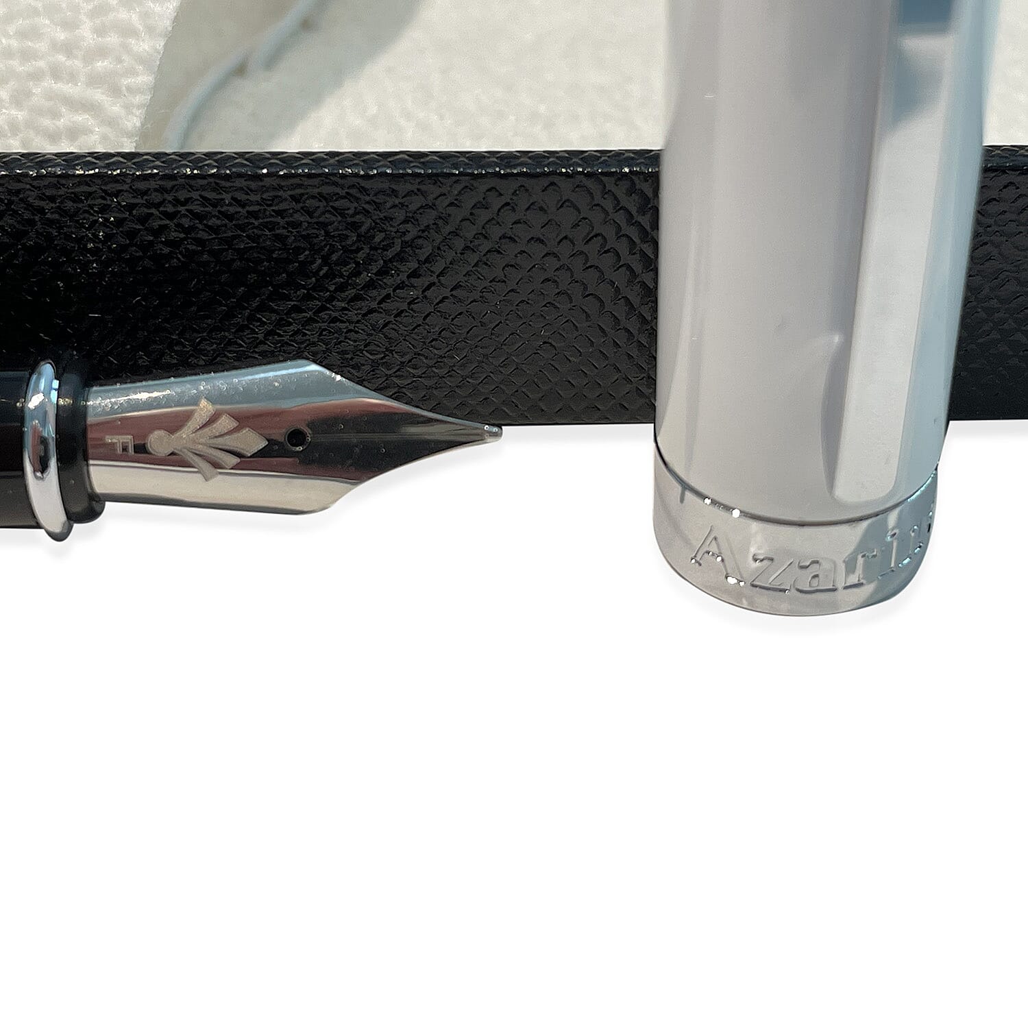 Azarine Snow Fountain Pen with Snap Closure - White