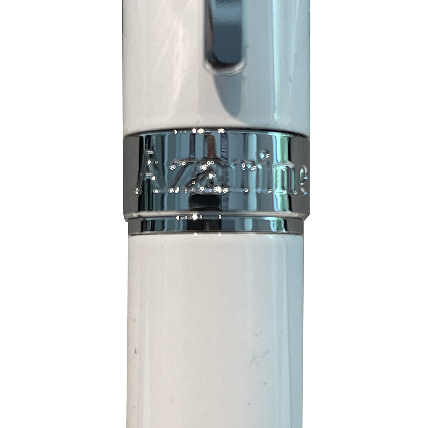 Azarine Snow Fountain Pen with Snap Closure - White