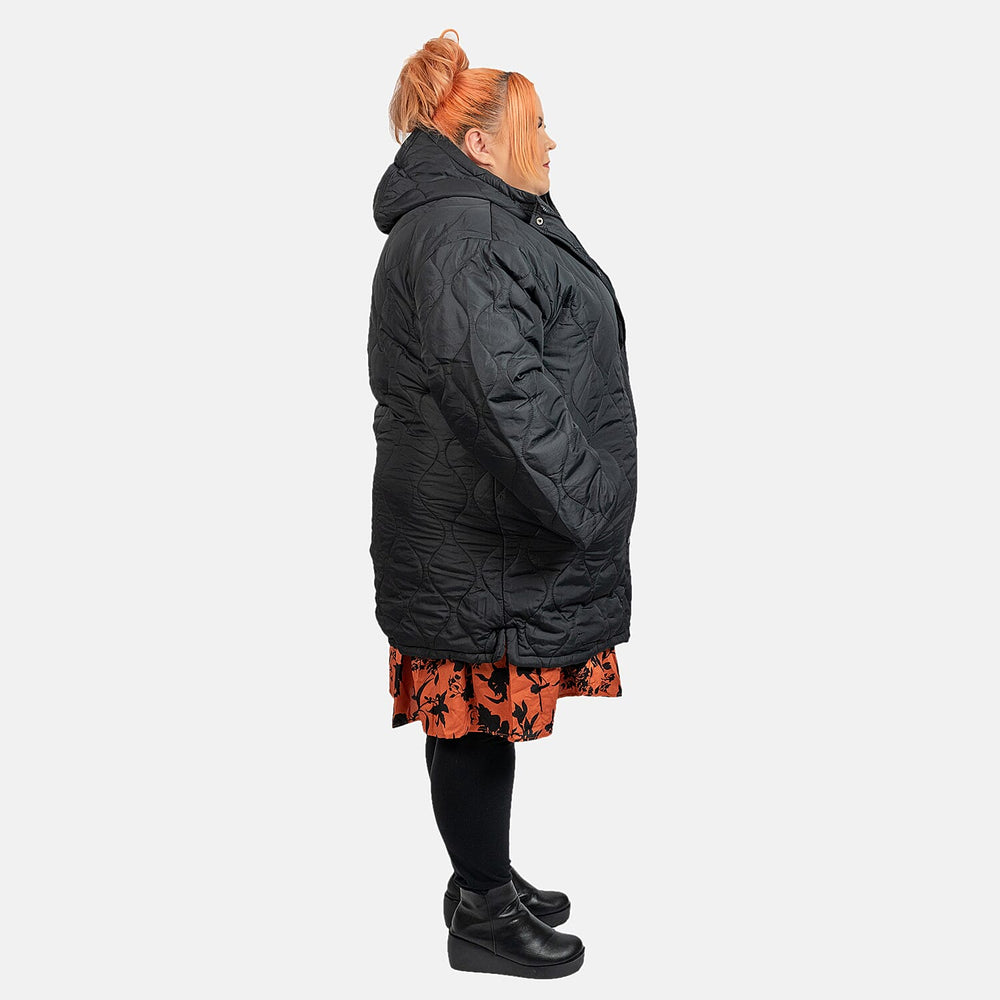Brave Soul Long Onion Quilted Coat (Sie 18) - Black