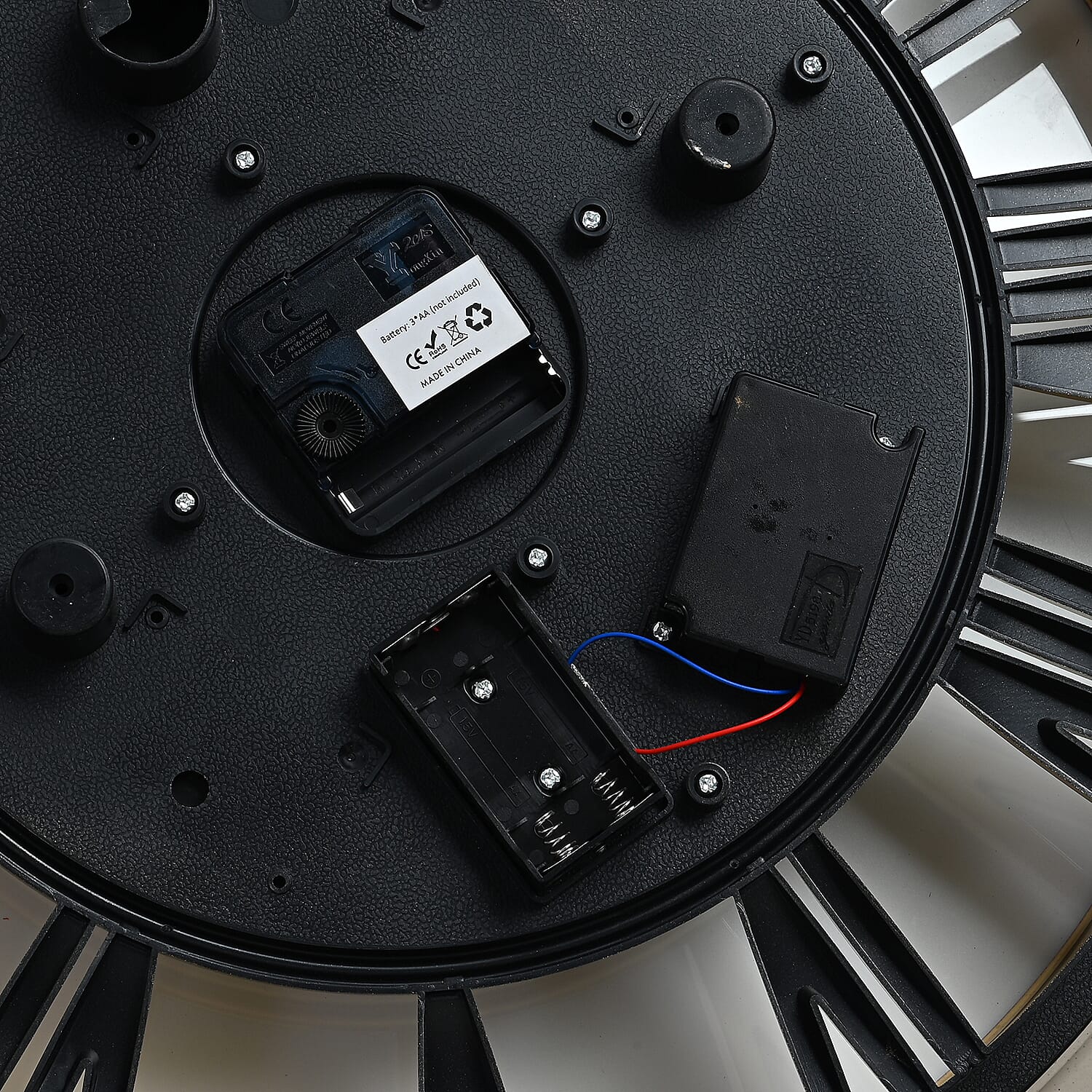 Rotating Gear Wall Clock Powered by 3 x AA Batteries (Not Included) - Red 50cm Diameter