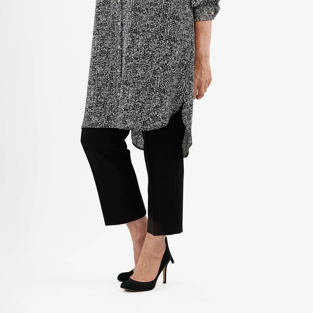 Closeout Deal- Stylish Longline Button-Down Shirt (Size 20) - Black & White