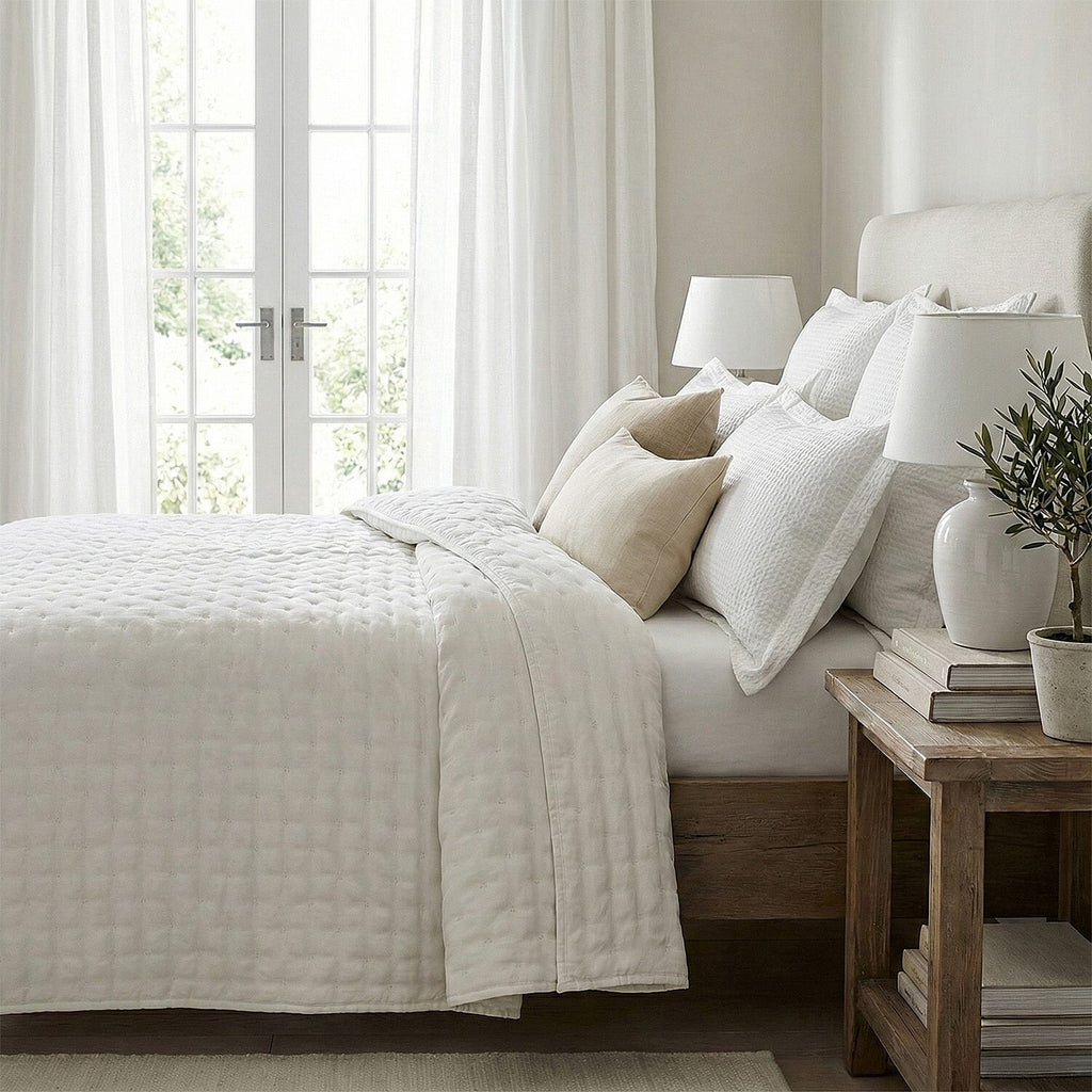 Country Club Leon Embossed Bedspread (Size 260x240 cm) - Vintage White