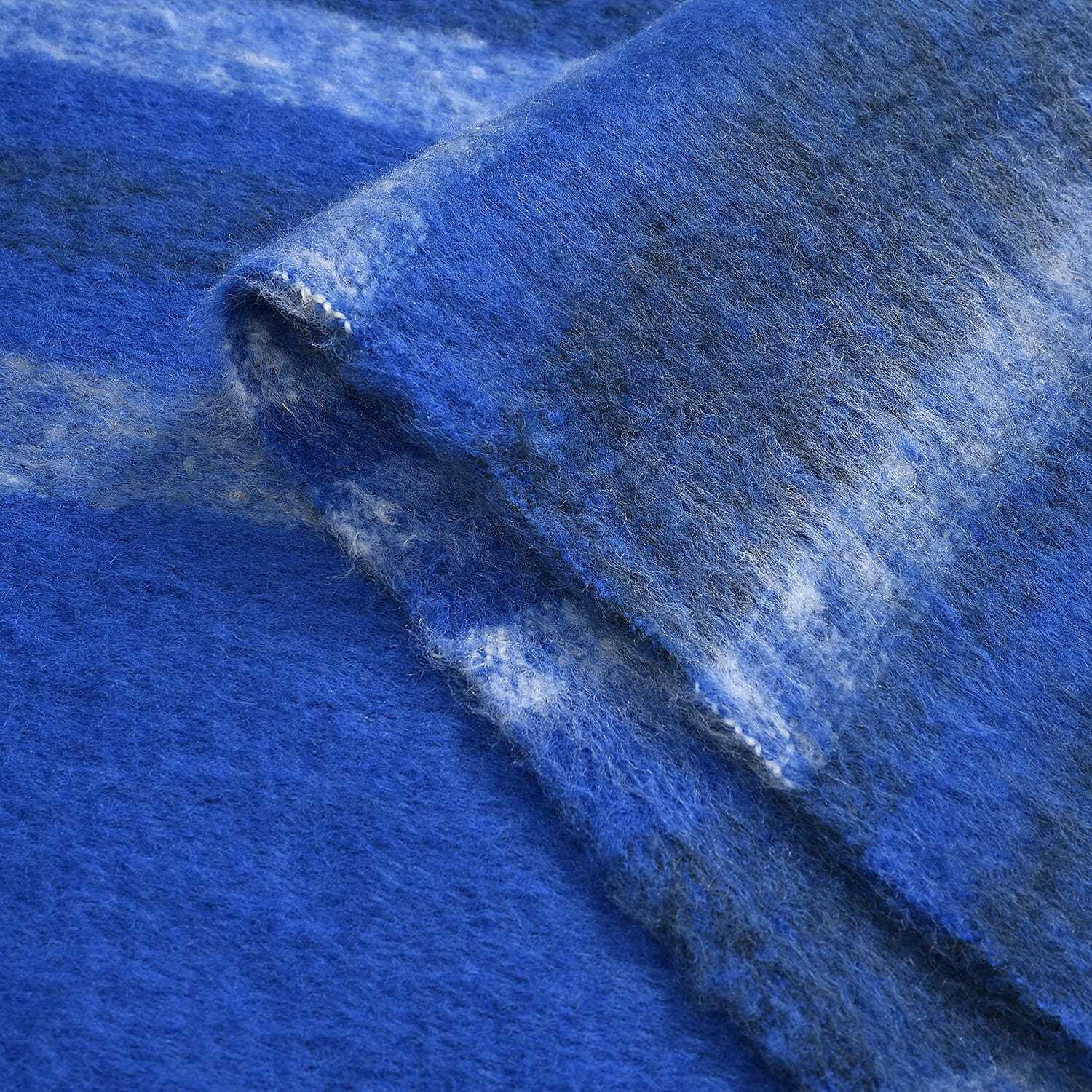 Cozy Checkered Scarf with Fringes - Blue