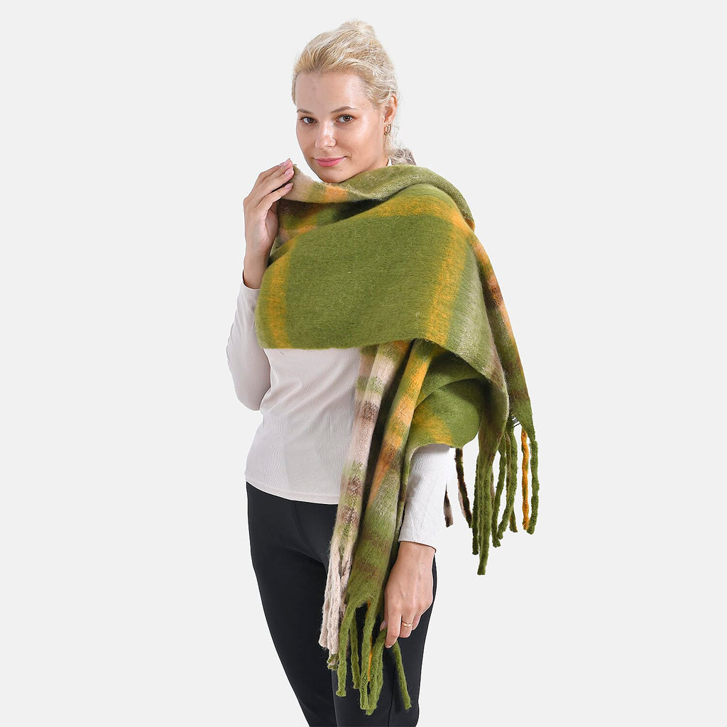 Cozy Checkered Winter Scarf with Fringes - Green