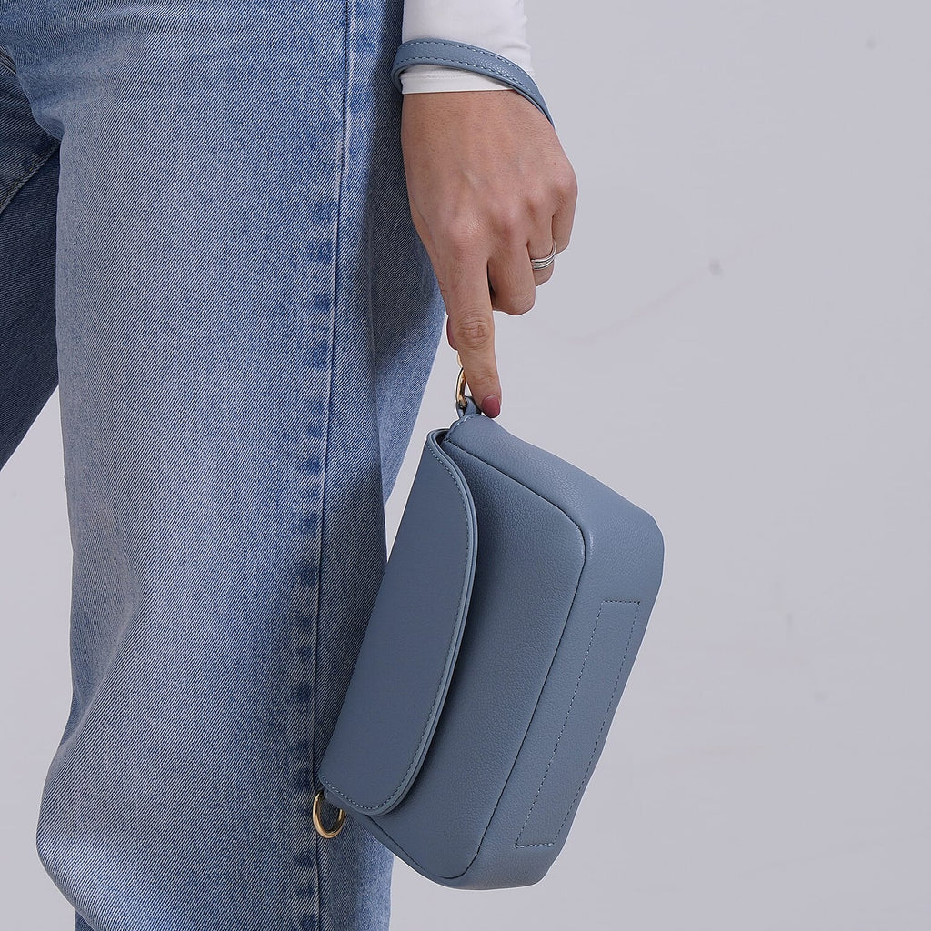 Elegant Flap Crossbody Bag with Adjustable Strap - Blue