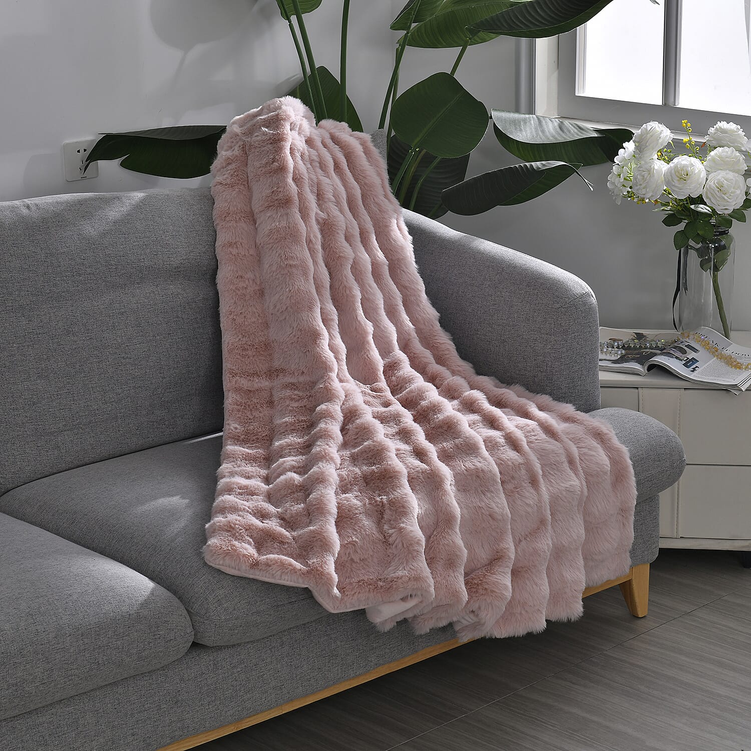 Deluxe Range- Super Soft Faux Fur Double Layer Blanket (Size 200x150) - Blush Pink