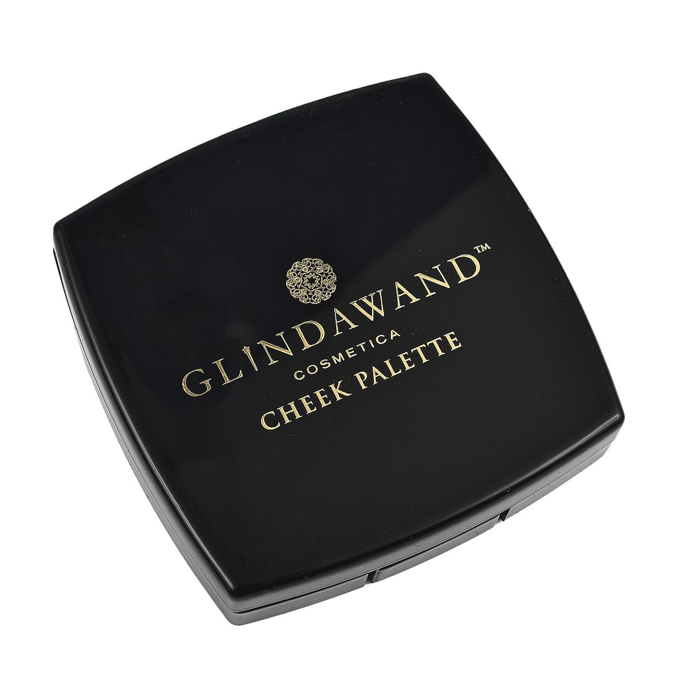 GlindaWand Smokey Night - Look 4 (1 x Smoke Fuma Eye Palette, 1 x Ava Cheek Palette, 1 x Patience Lipgloss & 1 x GlindaWand Makeup Bag)