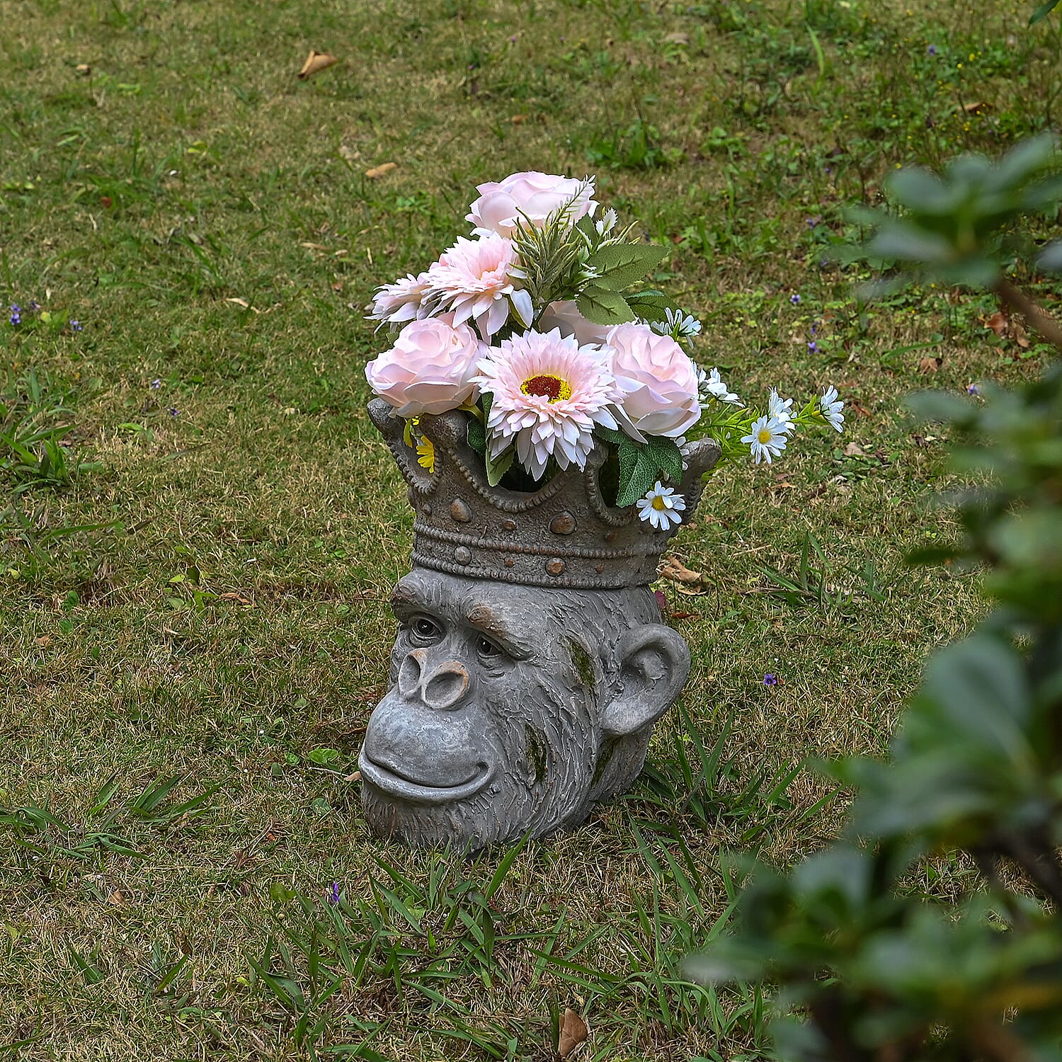 Gorilla Head Statue Pot for Plants (Size 30x27.5x33cm) - Grey