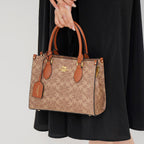 GUANCHI Crossbody Bag with Shoulder Strap - Brown