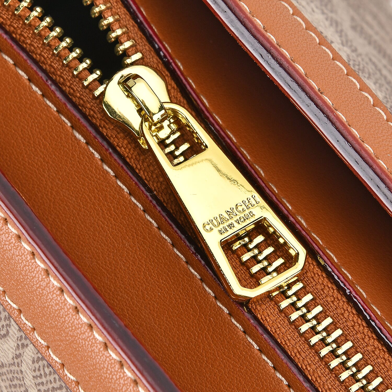 GUANCHI Shoulder Bag with Exterior Zipped Pocket - Brown