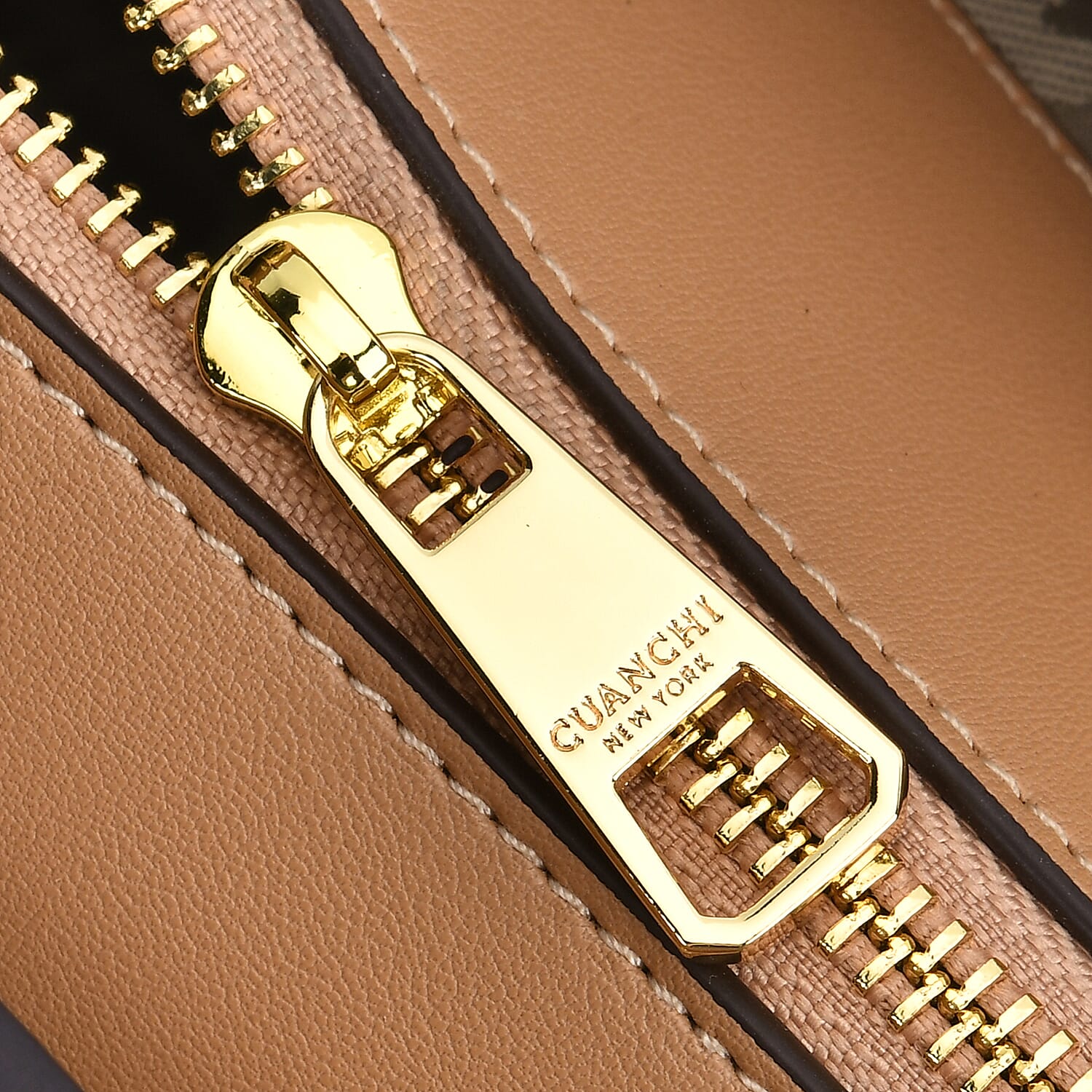 GUANCHI Shoulder Bag with Exterior Zipped Pocket - Off White
