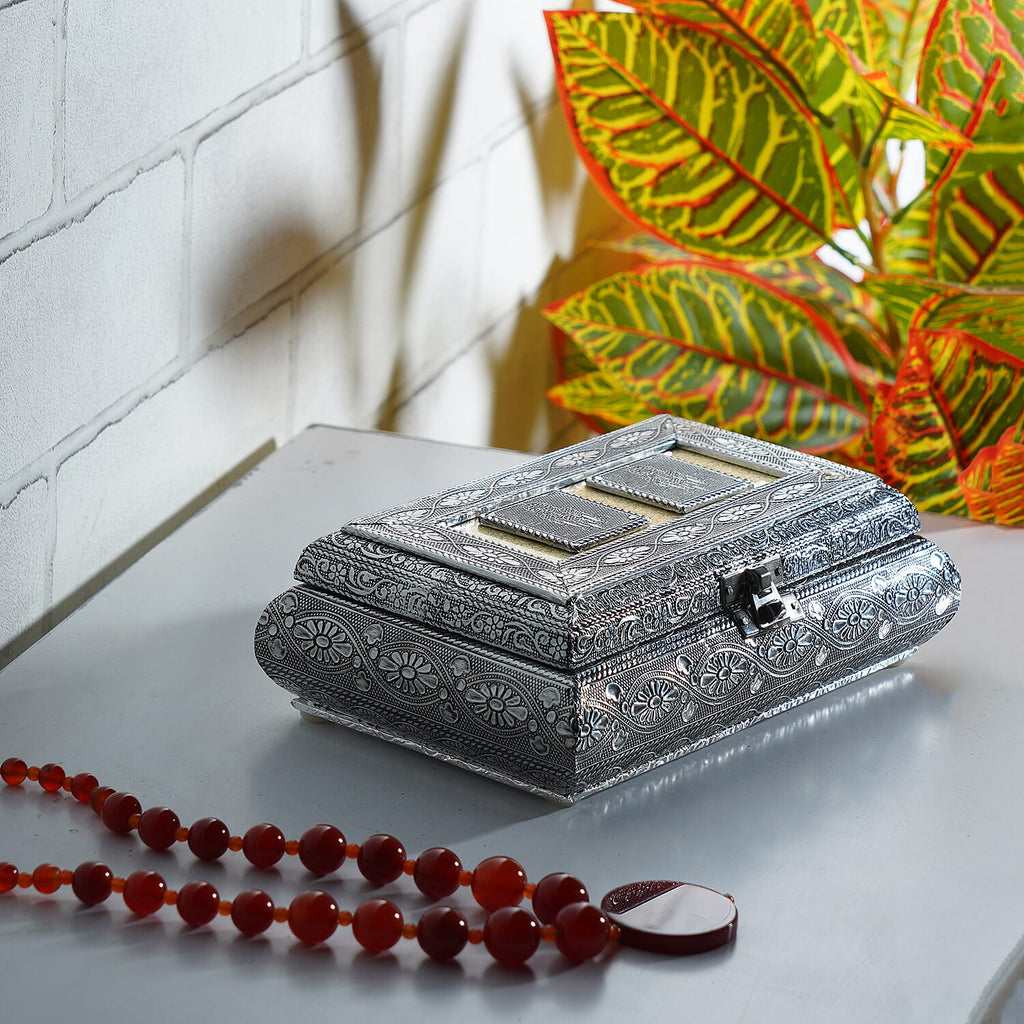 Handcrafted Oxidized Jewellery Storage Box (Size 19.7x12x7.3 cm) - Silver