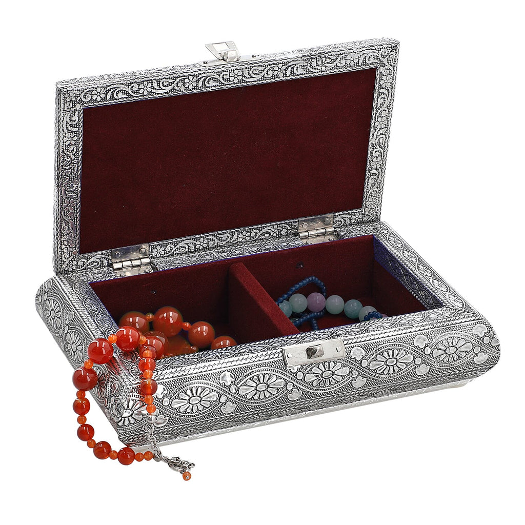 Handcrafted Oxidized Jewellery Storage Box (Size 19.7x12x7.3 cm) - Silver