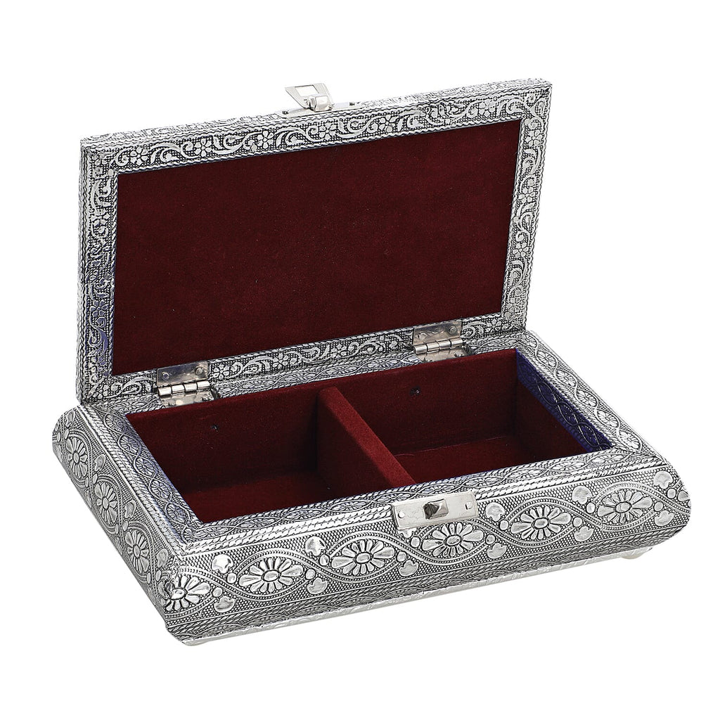 Handcrafted Oxidized Jewellery Storage Box (Size 19.7x12x7.3 cm) - Silver