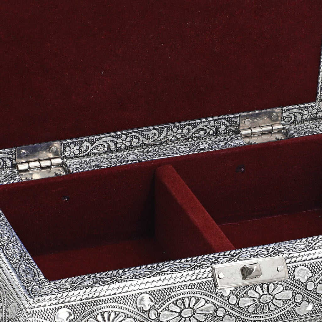 Handcrafted Oxidized Jewellery Storage Box (Size 19.7x12x7.3 cm) - Silver