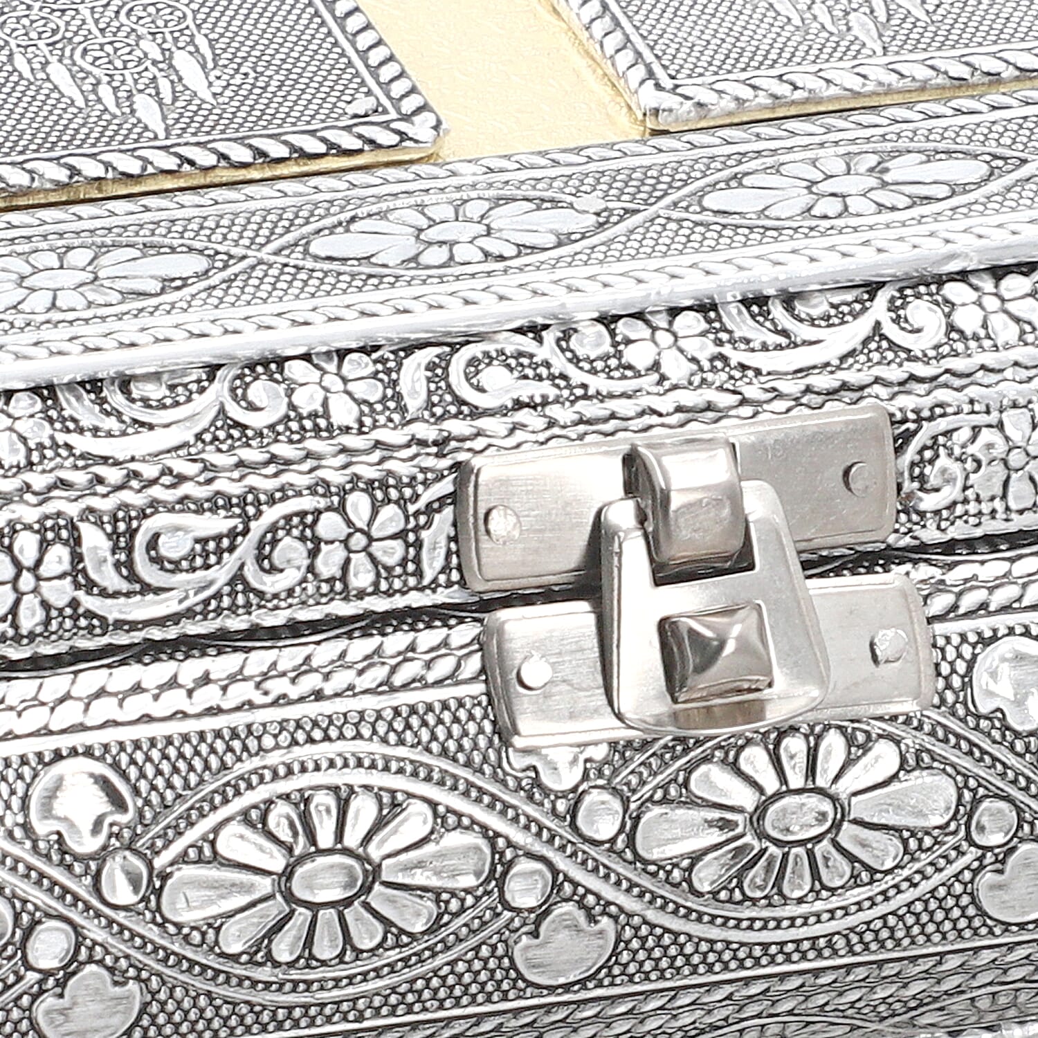 Handcrafted Oxidized Jewellery Storage Box (Size 19.7x12x7.3 cm) - Silver