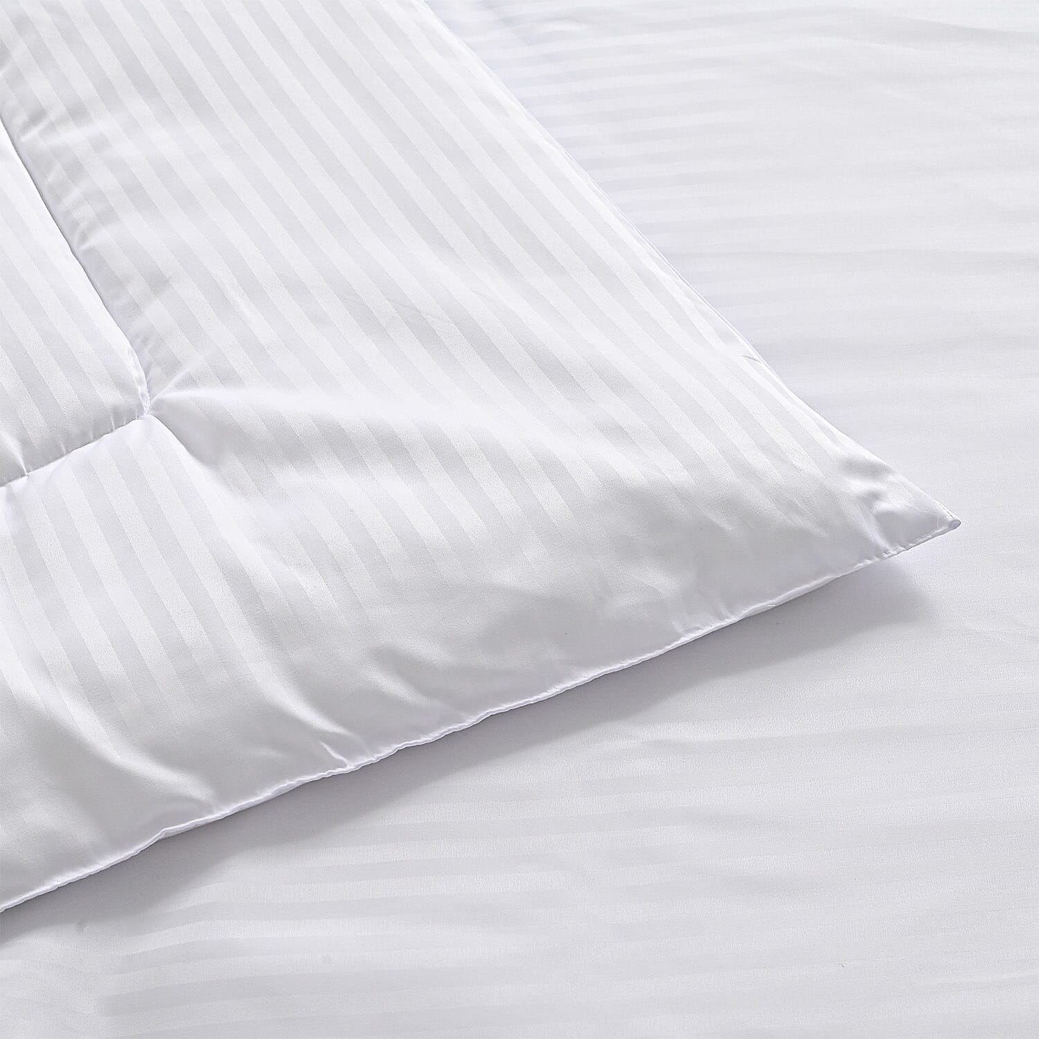 THE OPULENT LUXURY - Hush Haven 6-Piece Summer Striped Comforter Set - inc Comforter, Fitted Sheet, 2xHousewife - 2xOxford Pillowcase (200 x 200cm) - White