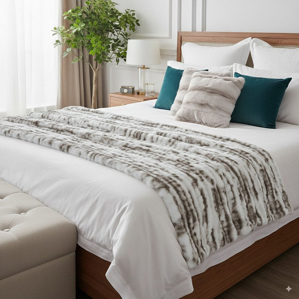 SIGNATURE LUXE SUPERSOFT BLANKET - HUSH HAVEN Double Layer 800 GSM Bubble Pattern Ultra soft Faux Fur Blanket (200 x 150 cm) - Winter Ivory