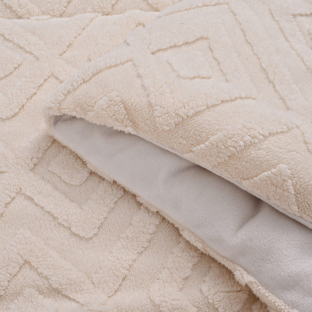 Hush Haven Super Soft Teddy Fleece 6-Piece Comforter Set - Inc. 2 Taffeta Jacquard - 2 Crystal Velvet Pillowcases, Fitted Sheet and a Comforter (Double) - White