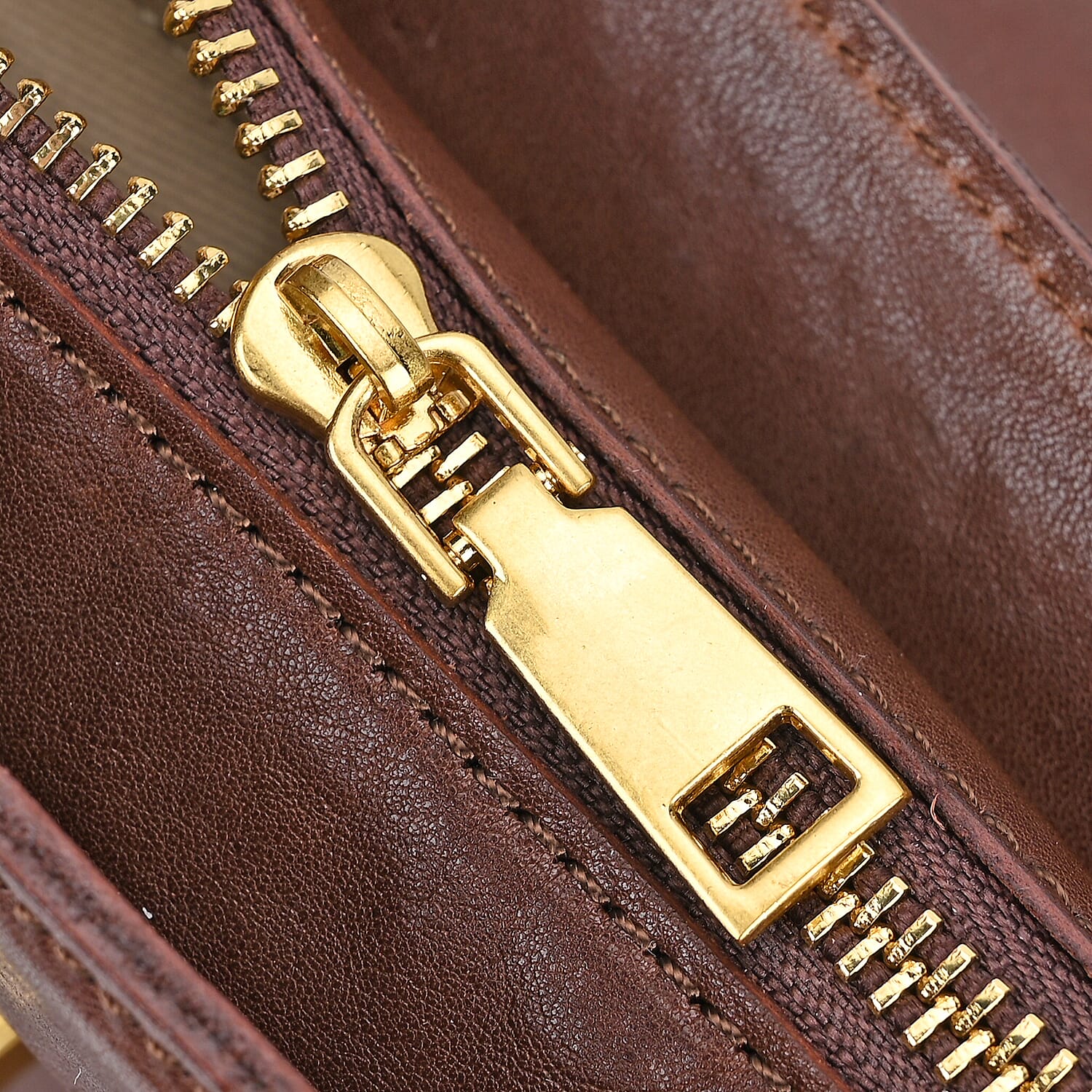 Vintage Boutique Collection - Genuine Leather Crossbody Bag - Chocolate