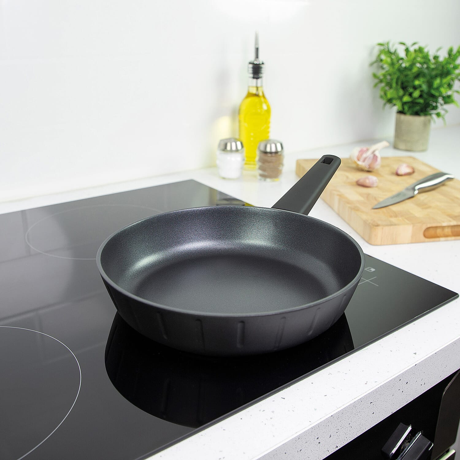 Frying Pan (24cm) - Electric, Gas, Induction & Hotplate. Forged Aluminium Base & PFOA Free - Non Stick