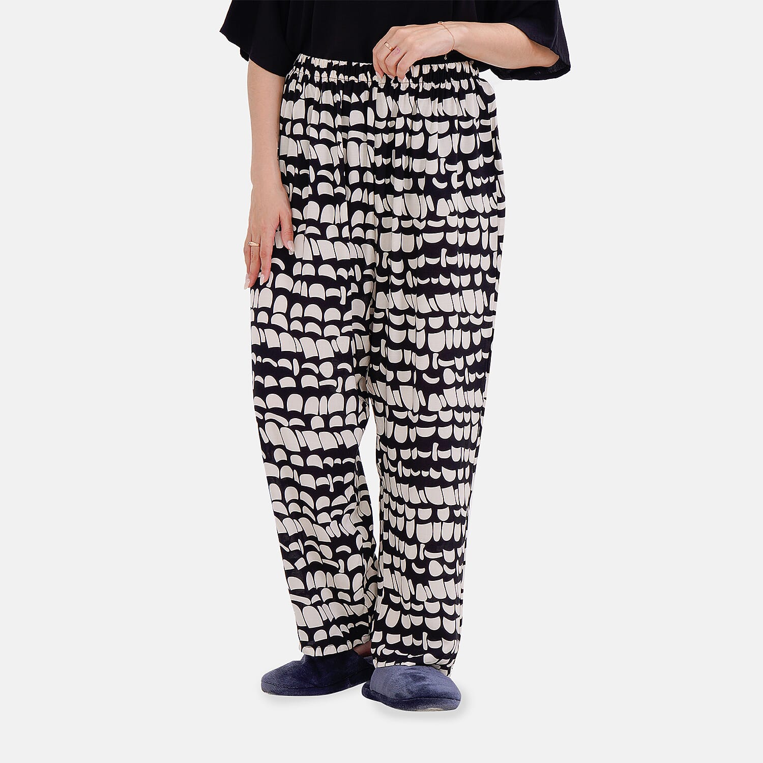 LA MAREY Loungewear Sets (Short Sleeves Top with Printed Trousers)  - Black (Size M)