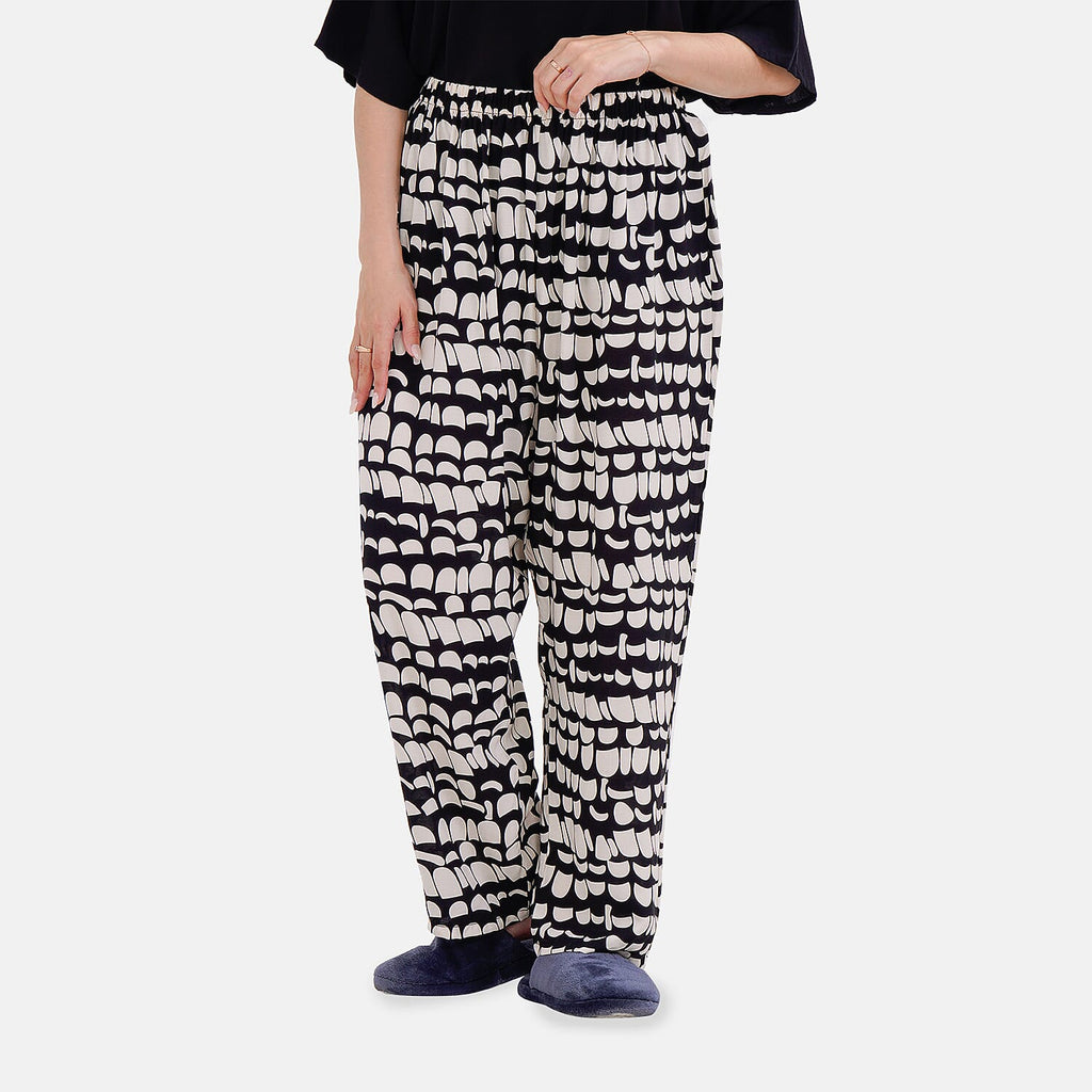 LA MAREY Loungewear Sets (Short Sleeves Top with Printed Trousers)  - Black (Size XL)