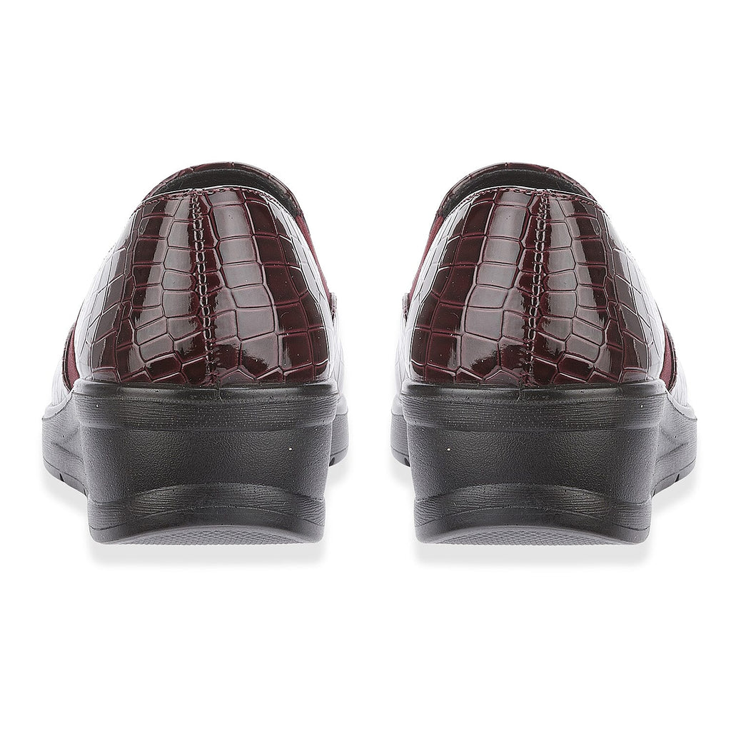 Ladies Shoe (Size 7) - Burgundy Croc