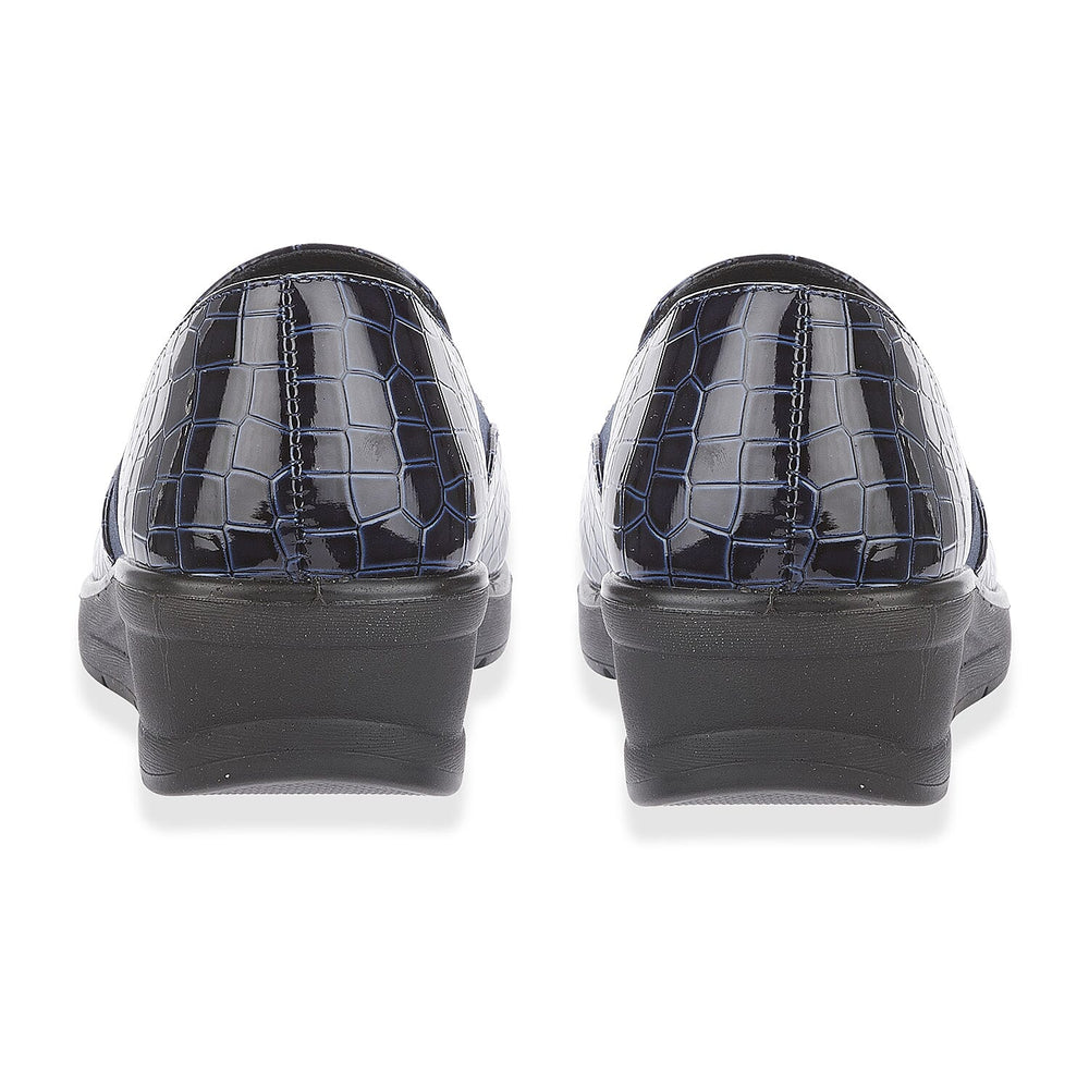 Ladies Shoe (Size 7) - Navy Croc
