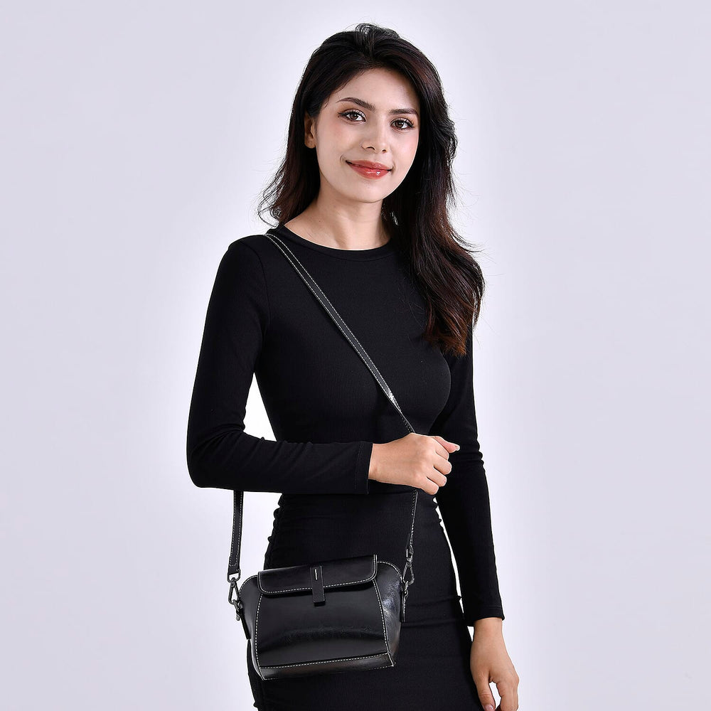 Sumptuous quality 100% Genuine Leather Crossbody Bag - Black