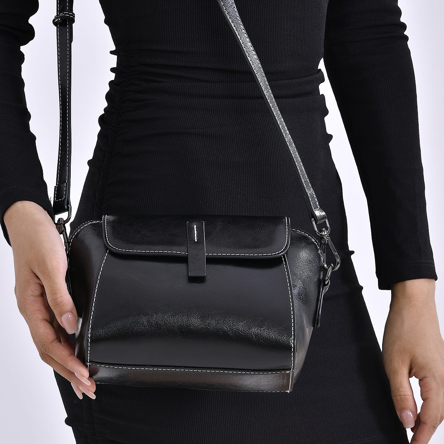 Sumptuous quality 100% Genuine Leather Crossbody Bag - Black