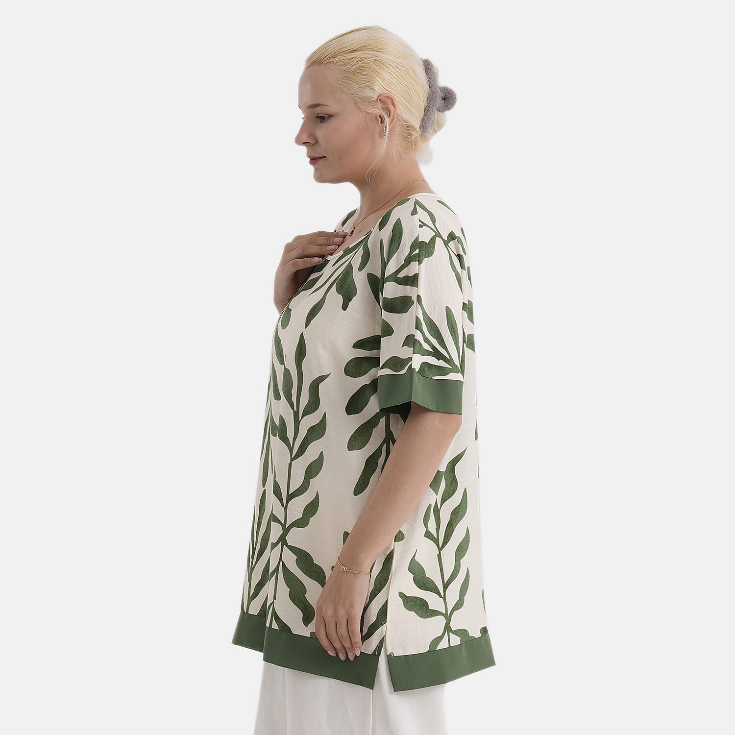 - Maisi Leaf Print Round-Neck Short Sleeve Top (Size L-XL) - Green