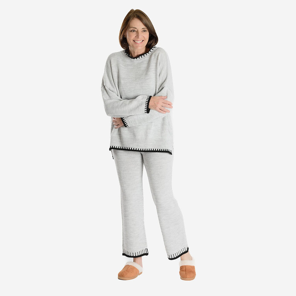 Women’s Knitted Cropped Wide-Leg Trousers with Contrast Stitch Hem