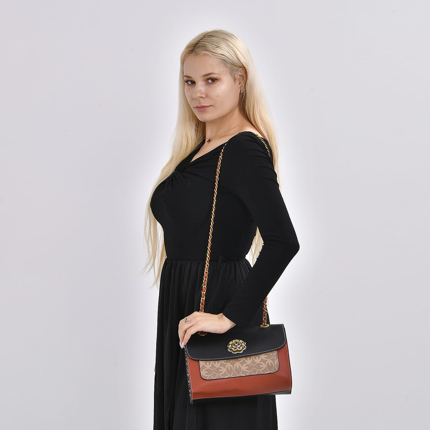 Guanchi Crossbody Bag with Exterior Zipped Pocket - Black - Red