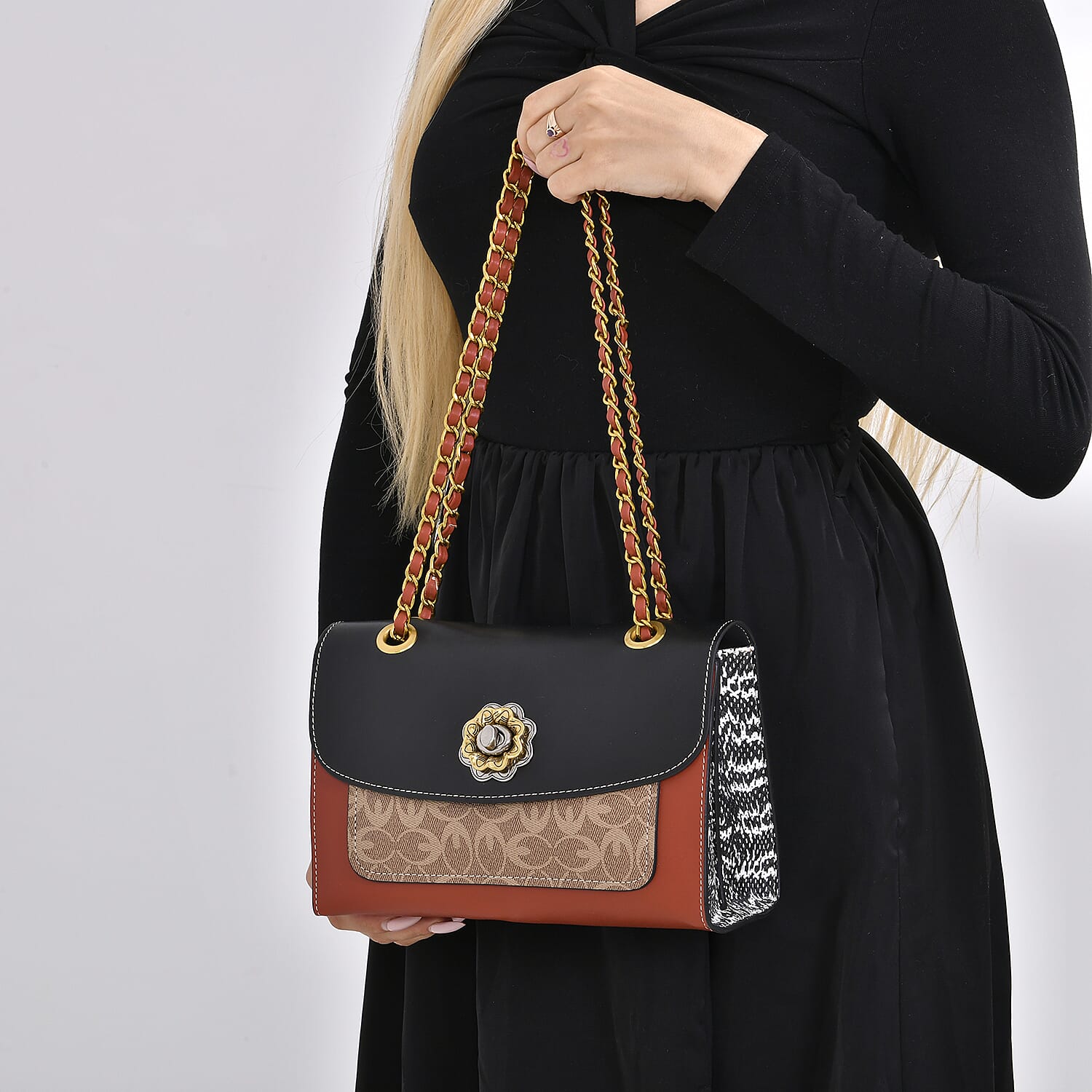 Guanchi Crossbody Bag with Exterior Zipped Pocket - Black - Red