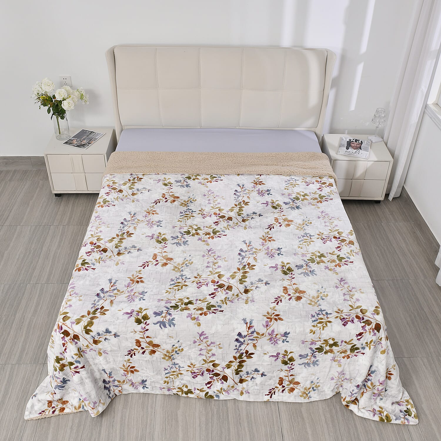 Polyester Flower and Leaves Blanket (Size 2x1 cm) - White & Red